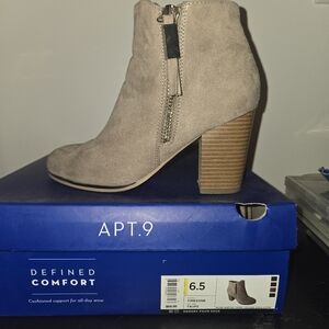 Apt. 9 Women's Taupe Heeled Boots